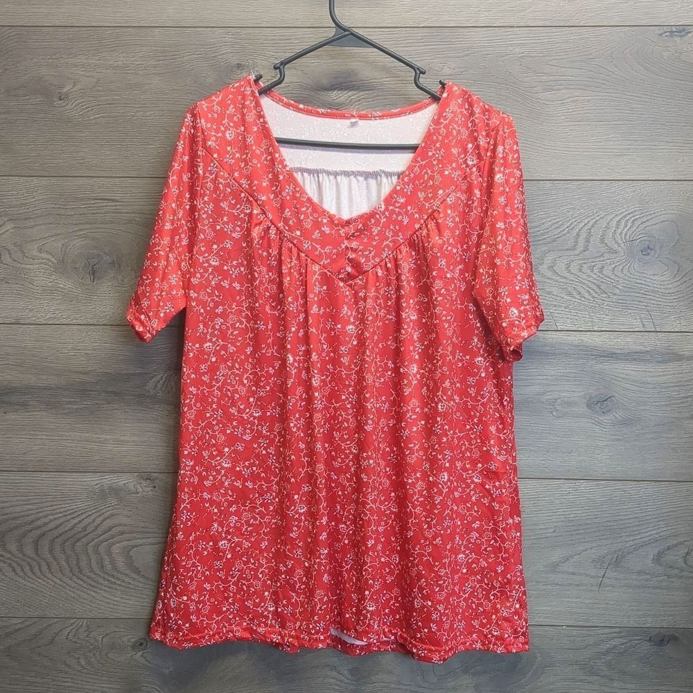 Women's No Brand Red & White Floral V Neck Plus Size Blouse Size 2XL fits small